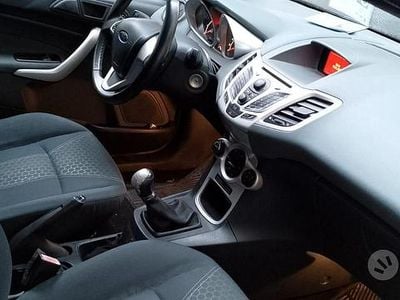 Usata Ford Fiesta 96 CV (70 kW) 2010 Nero Berlina