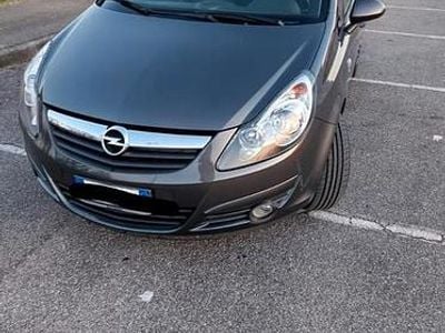 Usata Opel Corsa Edition 65 CV (47 kW) 2010 Grigio Berlina