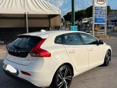 Usado Volvo V40 115 CV (84 kW) 2014 Blanco Familiar