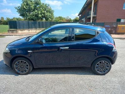 Usata Lancia Ypsilon 69 CV (50 kW) 2021 Blu Utilitaria