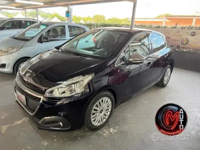 Usata Peugeot 208 Allure 102 CV (75 kW) 2019 Bluazzurro Utilitaria