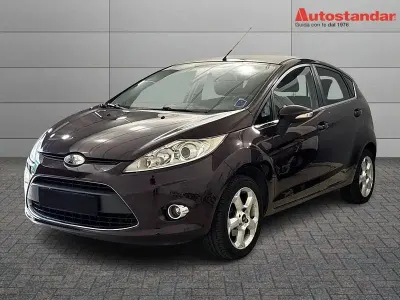 Usata Ford Fiesta Titanium 82 CV (60 kW) 2010 Viola Utilitaria