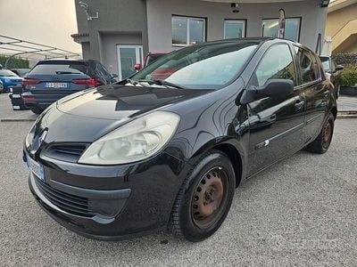 Usata Renault Clio II Expression 65 CV (47 kW) 2003 Nero Berlina