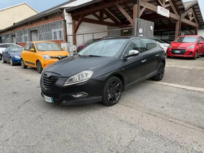 Begagnad Lancia Delta 200 HK (147 kW) 2009 Svart Halvkombi