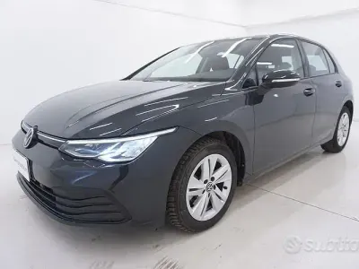 Usata VW Golf VIII Life 110 CV (80 kW) 2022 Grigio Berlina