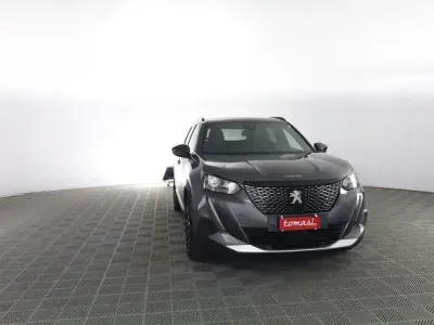 Usata Peugeot 2008 Allure 101 CV (74 kW) 2022 Grigio platinum SUV