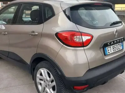 Usata Renault Captur 120 CV (88 kW) 2014 Oro SUV