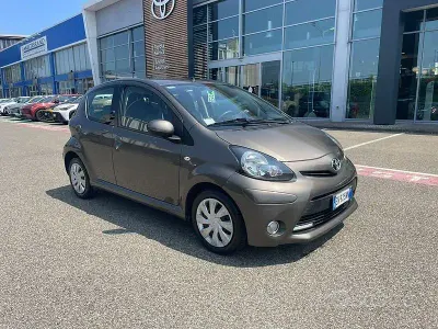 Usata Toyota Aygo Connect Style 68 CV (50 kW) 2012 Bronzo Utilitaria