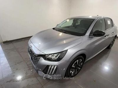 Usata Peugeot 208 Allure 56 kW (77 CV) 2025 Gray Utilitaria