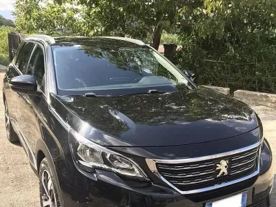 Usata Peugeot 5008 Active 120 CV (88 kW) 2018 Nero SUV