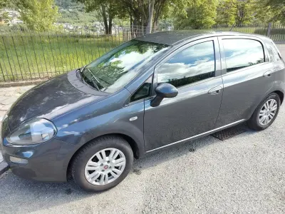 Usata Fiat Punto Lounge 75 CV (55 kW) 2015 Nero Utilitaria