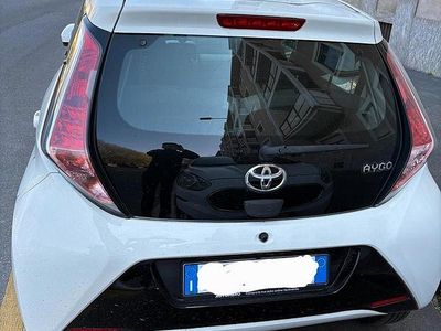 Usata Toyota Aygo 69 CV (50 kW) 2017 Bianco Utilitaria