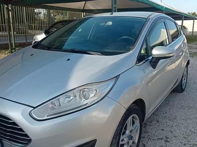 Usata Ford Fiesta Titanium 75 CV (55 kW) 2014 Grigio Utilitaria