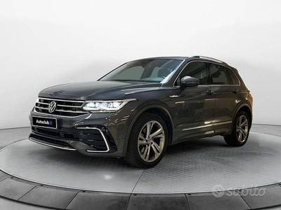 Usata VW Tiguan R-line 150 CV (110 kW) 2022 Grigio scuro SUV