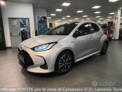Usata Toyota Yaris Hybrid Lounge 115 CV (84 kW) 2020 Grigio Berlina
