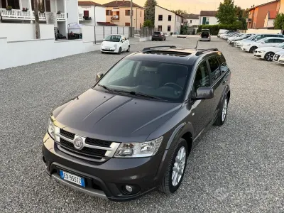 Usata Fiat Freemont Urban 170 CV (125 kW) 2014 Grigio SUV