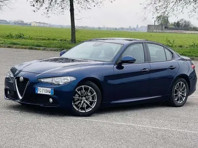 Usata Alfa Romeo Giulia Super 150 CV (110 kW) 2017 Blu/azzurro Berlina