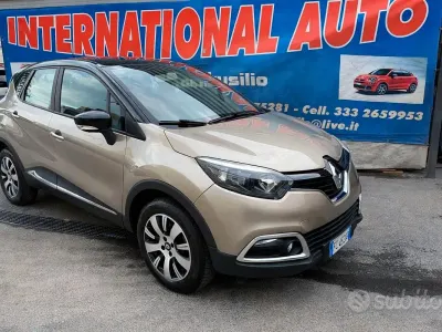Usado Renault Captur Iconic 90 CV (66 kW) 2016 Marrón SUV
