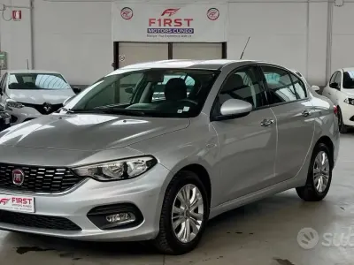 Usata Fiat Tipo Lounge 95 CV (69 kW) 2016 Grigio Berlina