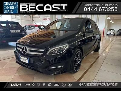 Usata Mercedes B180 109 CV (80 kW) 2018 Nero pastello Monovolume