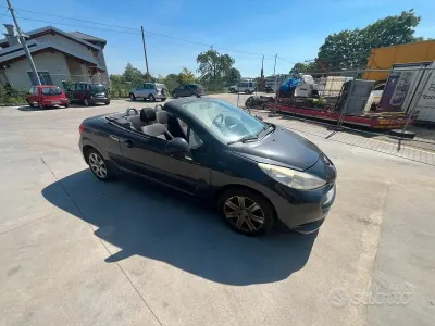 Usata Peugeot 207 CC 109 CV (80 kW) 2007 Nero Cabrio