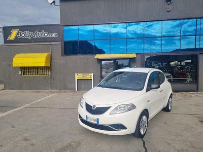 Usata Lancia Ypsilon Silver 69 CV (50 kW) 2018 Bianco / pastello Utilitaria