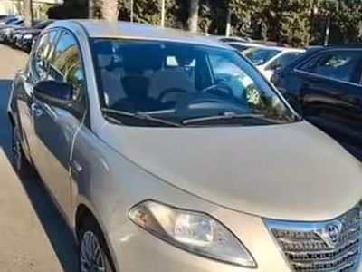 Usata Lancia Ypsilon Gold 80 CV (58 kW) 2015 Utilitaria