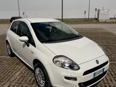 Usata Fiat Grande Punto 77 CV (56 kW) 2014 Bianco Utilitaria
