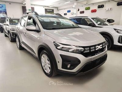 Usata Dacia Sandero Expression 91 CV (66 kW) 2024 Grigio lunare Berlina
