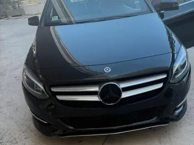 Usata Mercedes B180 109 CV (80 kW) 2018 Nero Utilitaria