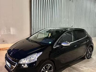 Usata Peugeot 208 Allure 68 CV (50 kW) 2014 Nero Utilitaria