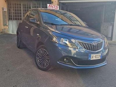 Usata Lancia Ypsilon Gold 69 CV (50 kW) 2022 Blue elegante Utilitaria