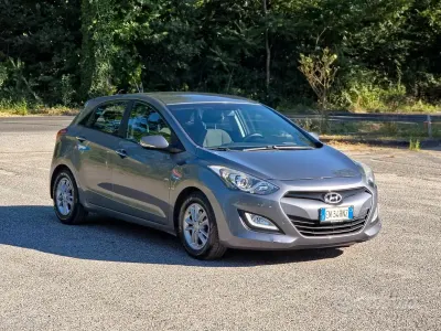 Usata Hyundai i30 Comfort 110 CV (80 kW) 2012 Grigio Berlina