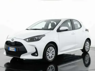 Usata Toyota Yaris Hybrid Active 92 CV (67 kW) 2023 Bianco Berlina