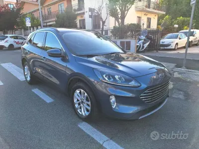 Usata Ford Kuga 120 CV (88 kW) 2022 Blu SUV