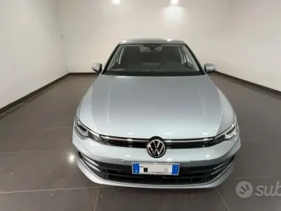 Gebraucht VW Golf VIII 150 PS (110 kW) 2024 Grau Limousine