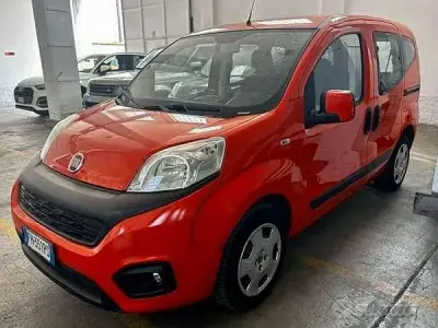 Usata Fiat Qubo Lounge 80 CV (58 kW) 2017 Rosso Monovolume