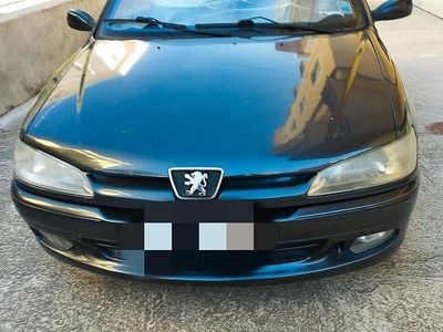 Begagnad Peugeot 306 2001 Svart Halvkombi