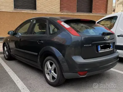 Usata Ford Focus 90 CV (66 kW) 2006 Nero Berlina