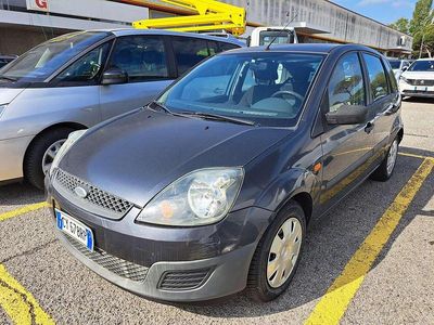 Usata Ford Fiesta 75 CV (55 kW) 2005 Grigio Utilitaria