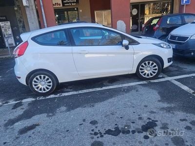 Begagnad Ford Fiesta 92 HK (67 kW) 2015 Vit Sedan