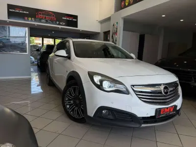 Gebraucht Opel Insignia Country Tourer 163 PS (119 kW) 2014 Weiß Kombi