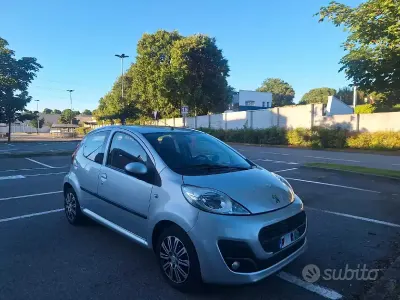 Gebraucht Peugeot 107 Active 68 PS (50 kW) 2013 Grau Kleinwagen