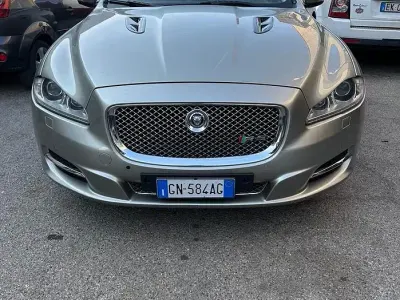 Usata Jaguar XJ Premium Luxury 510 CV (375 kW) 2012 Grigio Berlina