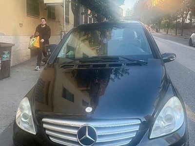 Begagnad Mercedes B200 2007 Svart Minibuss