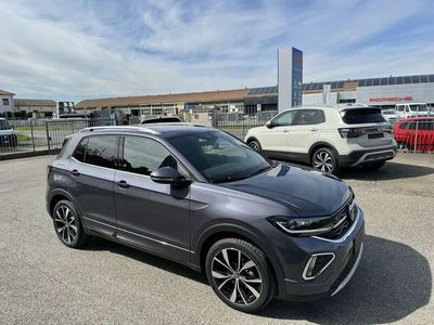 Usado VW T-Cross R-line 116 CV (85 kW) 2024 Plateado SUV