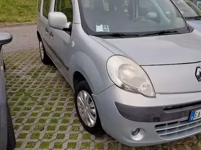 Usado Renault Kangoo 65 CV (47 kW) 2010 Gris Monovolumen
