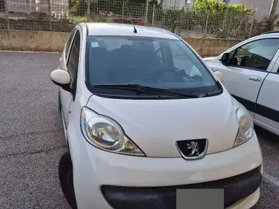 Usata Peugeot 107 68 CV (50 kW) 2008 Bianco Utilitaria