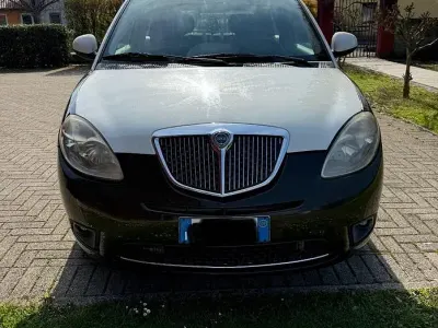 Usata Lancia Ypsilon 95 CV (69 kW) 2009 Bianco Utilitaria