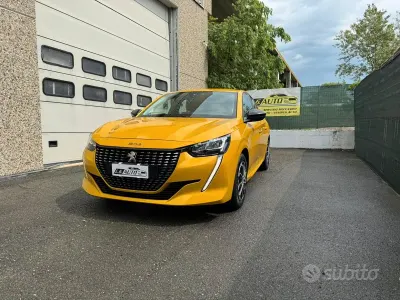 Usata Peugeot 208 Active 75 CV (55 kW) 2023 Giallo pastello Utilitaria